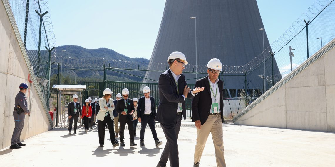 Mazón promueve un frente común para prolongar la central de Cofrentes “mientras no haya una alternativa energética adecuada y asequible”