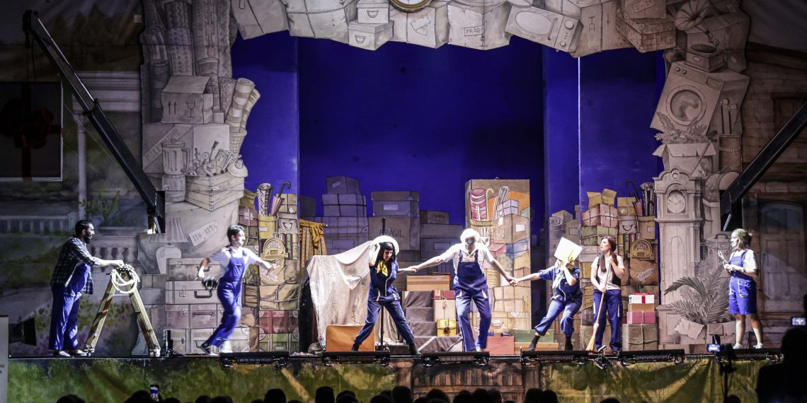 ‘Les Arts Volant’ arranca en Puçol su novena temporada con una divertida ópera adaptada al valenciano