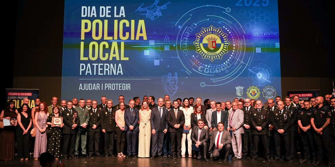 Valderrama reafirma en Paterna el compromiso del Consell con la Policía Local