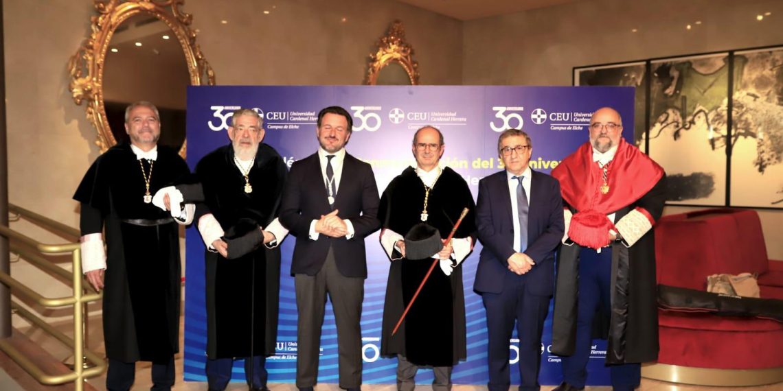 Rovira destaca la apuesta del CEU por la excelencia y el compromiso de la Generalitat con una educación universitaria equitativa y de calidad