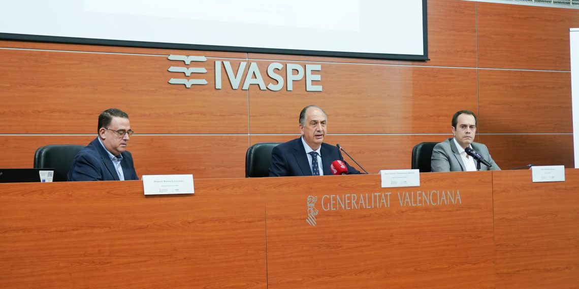 Valderrama destaca el papel clave de los ayuntamientos en la lucha contra los incendios forestales