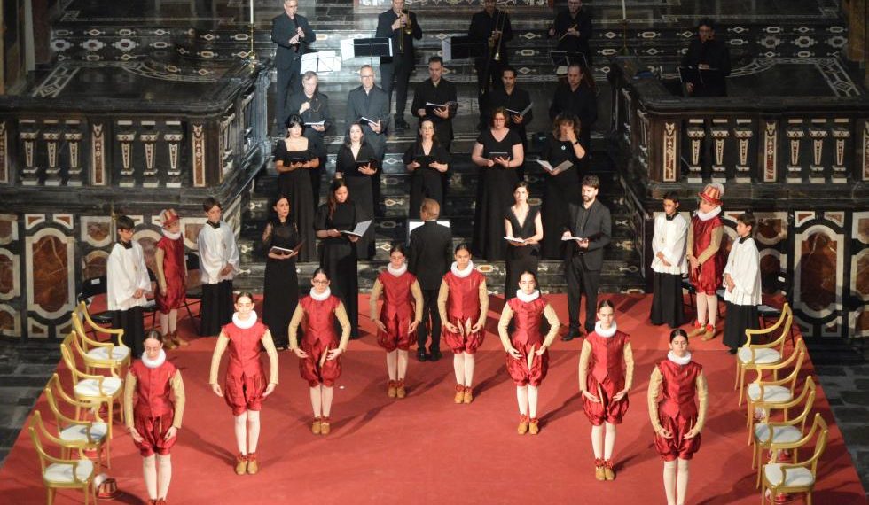 San Miguel de los Reyes acoge el espectáculo ‘Las danzas de los Infantillos del Corpus’