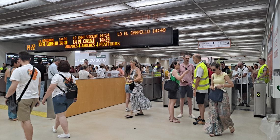 El TRAM d’Alacant supera el medio millón de viajeros durante las Hogueras de 2025