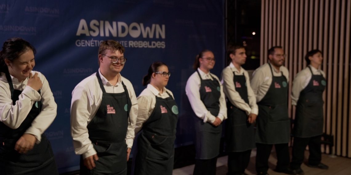 Asindown y Valencia CF celebran la cena del Calendario benéfico 2025 en La Mare Que Va