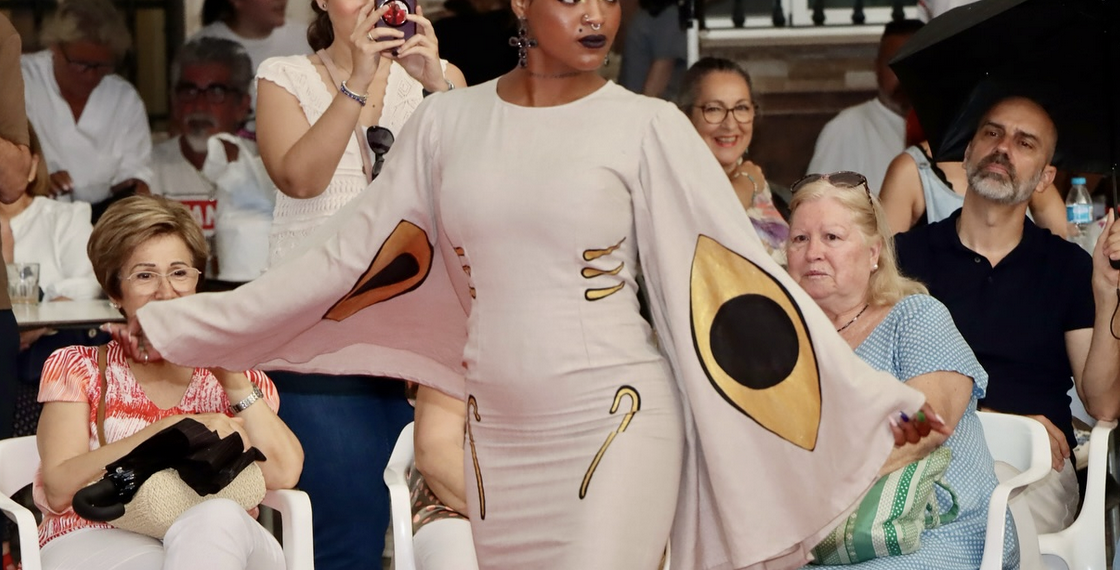 Del pincel al vestido: Goya renace en Torrent a través de la fusión del arte pictórico y el diseño sostenible