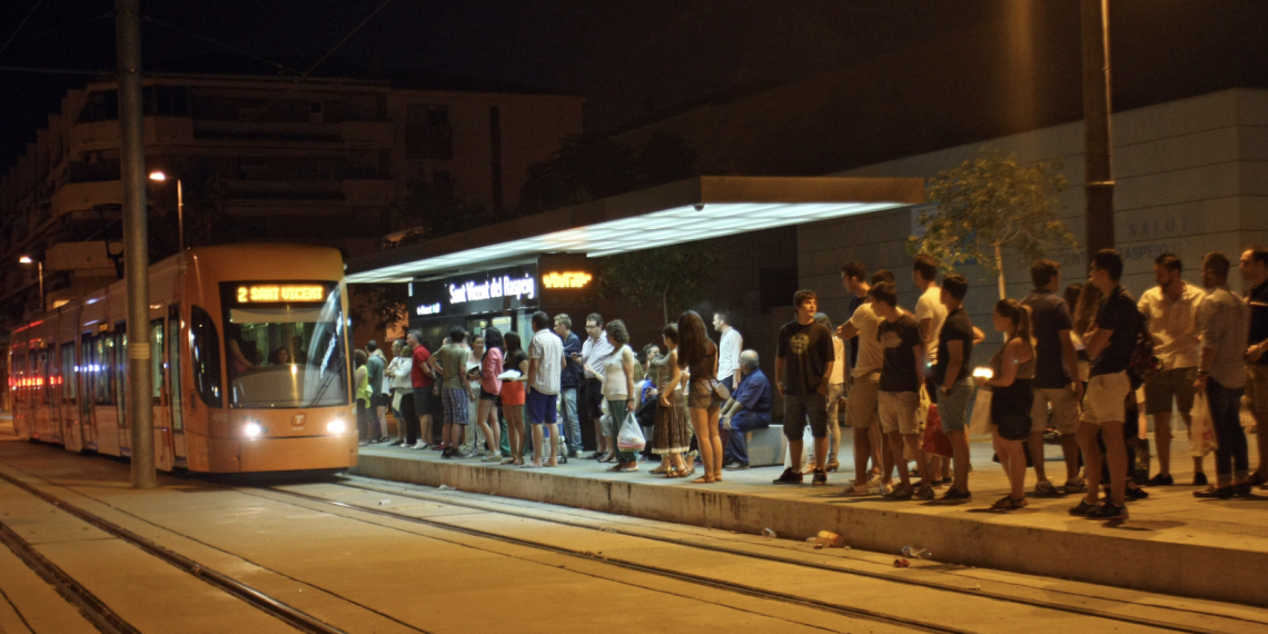 TRAM d’Alacant ofrecerá servicio especial nocturno el sábado hasta las 03.00 horas con motivo del Desfile del Ninot