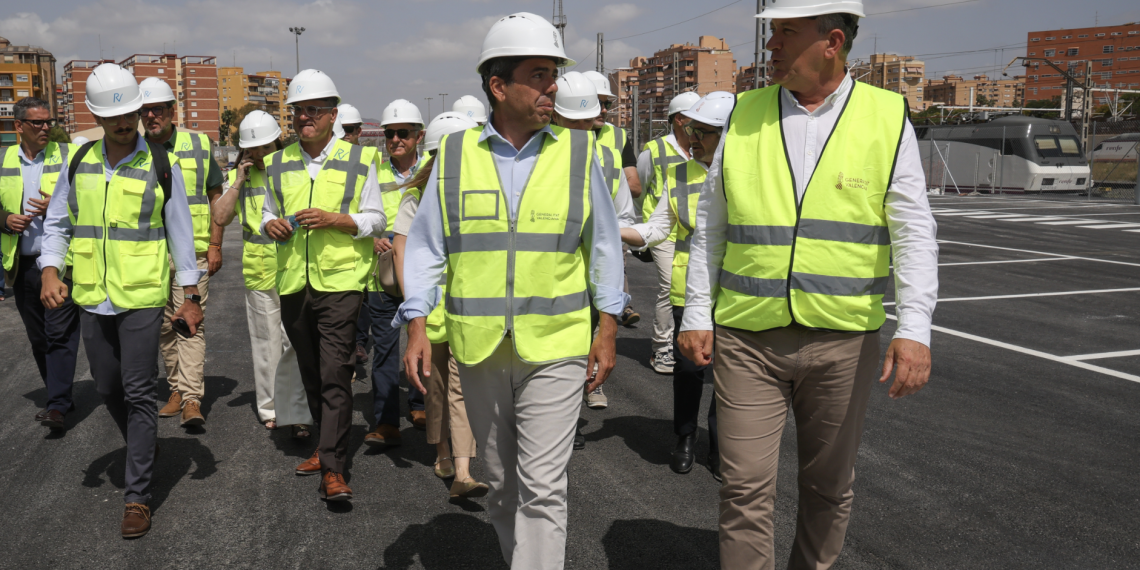 Mazón: “Habilitamos 204 nuevas plazas de aparcamiento y servicio ininterrumpido de TRAM para facilitar desplazamientos en Hogueras”