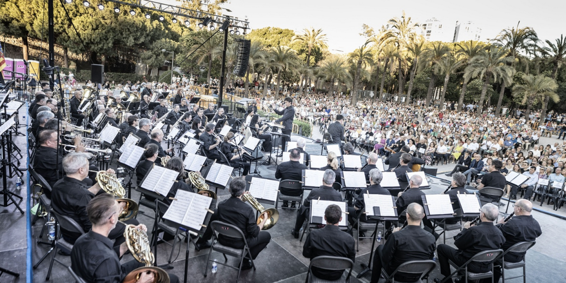 La Banda Municipal y un sexteto de tango inician en los Jardines del Palau el 28 Festival de Jazz