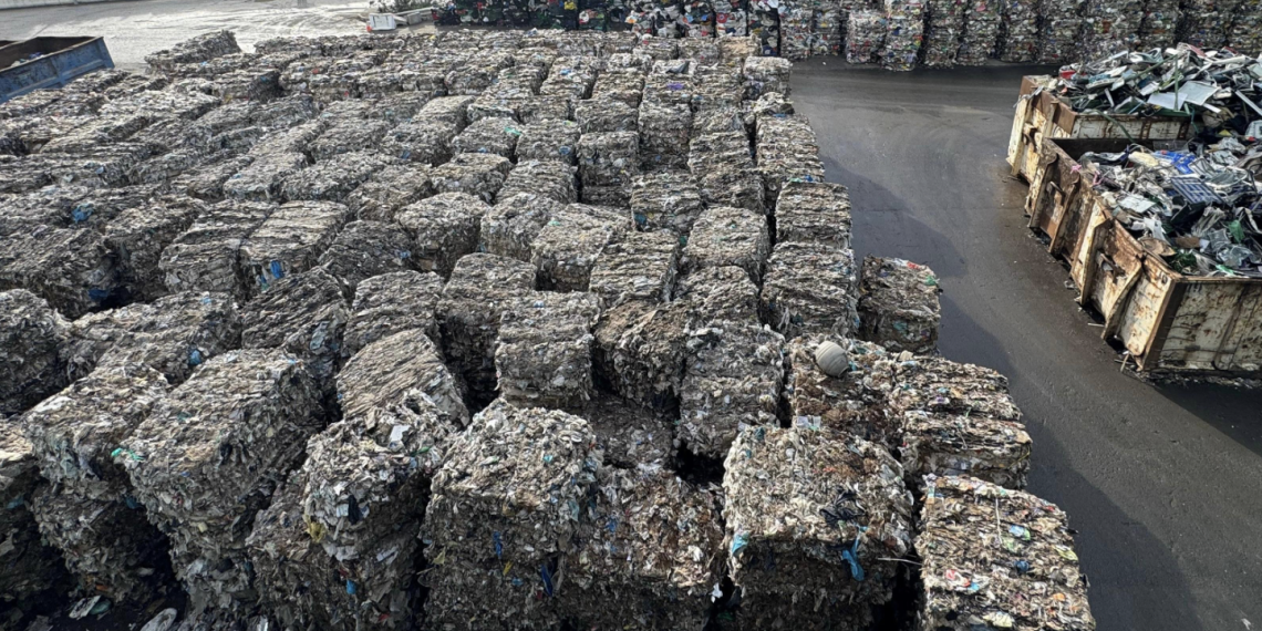 La Generalitat y Seprona lanzan una campaña de inspección a gestores de residuos plásticos para frenar la competencia desleal y las prácticas ilegales