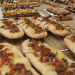 Las panaderías y pastelerías valencianas reavivan la tradición de las Cocas de Sant Joan