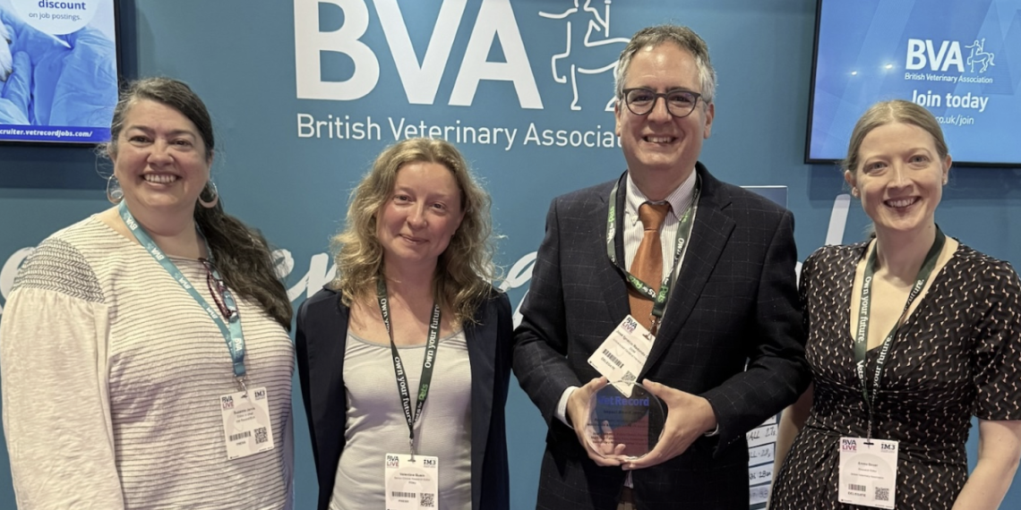 El catedrático de la CEU UCH José Ignacio Redondo recibe en Reino Unido el Veterinary Record Impact Award 2025