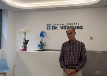 El Dr. Vázquez reabre su clínica dental en Aldaya tras la DANA: «Ha supuesto un reto enorme y, cuando lo superas, te sientes satisfecho de haberlo conseguido”