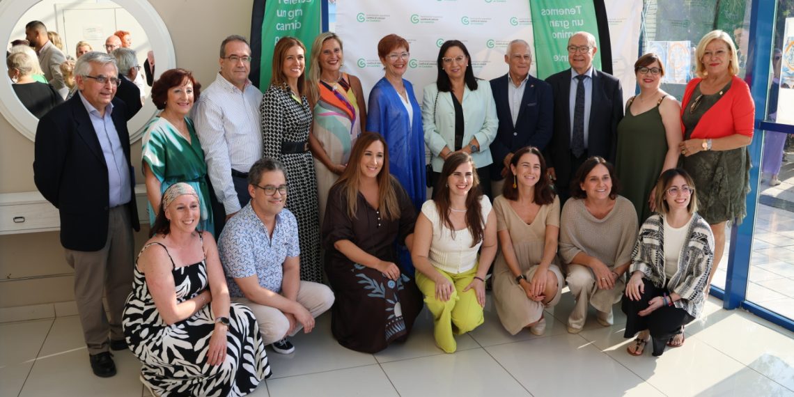 Llanos Massó asiste a la Merienda Solidaria contra el cáncer en Castellón
