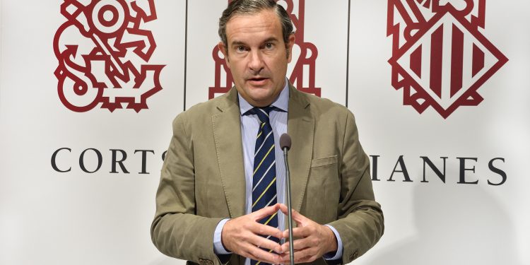 El PPCV califica de “escándalo” que Bernabé se niegue a remitir información a Les Corts “pese a estar obligada por Ley”