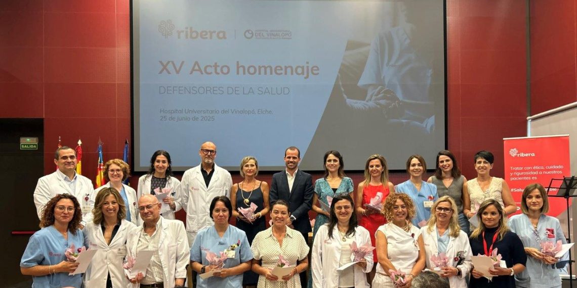 El Hospital del Vinalopó celebra su 15º aniversario homenajeando a referentes de la sanidad y la vida