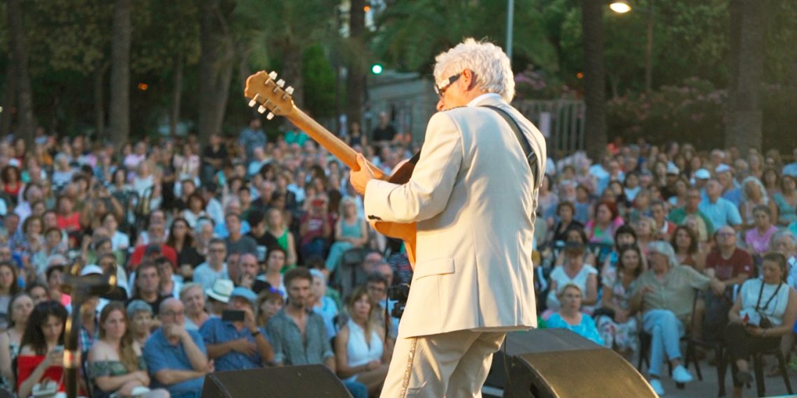 Ximo Tebar llena los Jardines del Palau con un viaje sonoro del jazz al flamenco