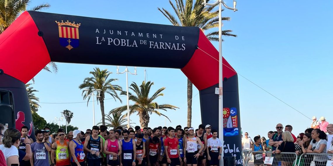 Más de 1.000 atletas participan en la III 5K Playa La Pobla de Farnals 2025