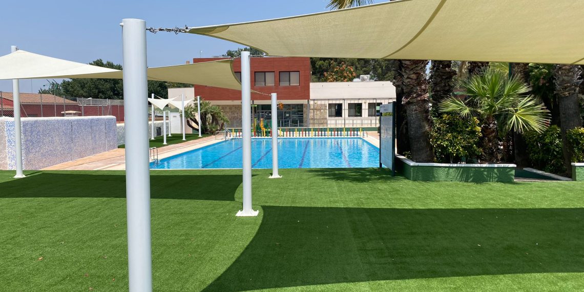 L’Eliana finaliza las obras de rehabilitación de la piscina municipal y mejora la accesibilidad del cine de verano