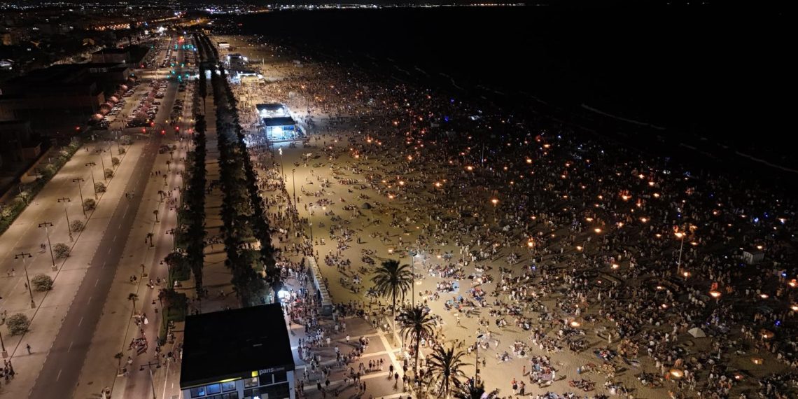 La noche de San Juan en las playas Valencia transcurre sin incidencias