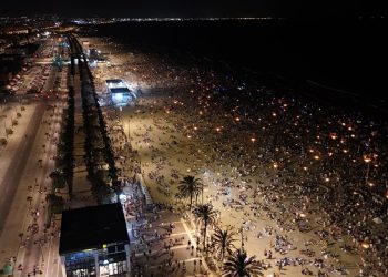 La noche de San Juan en las playas Valencia transcurre sin incidencias