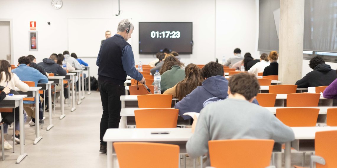  La CEU UCH refuerza su apuesta por el rigor y la exigencia académica con un novedoso sistema contra el uso de dispositivos electrónicos en los exámenes