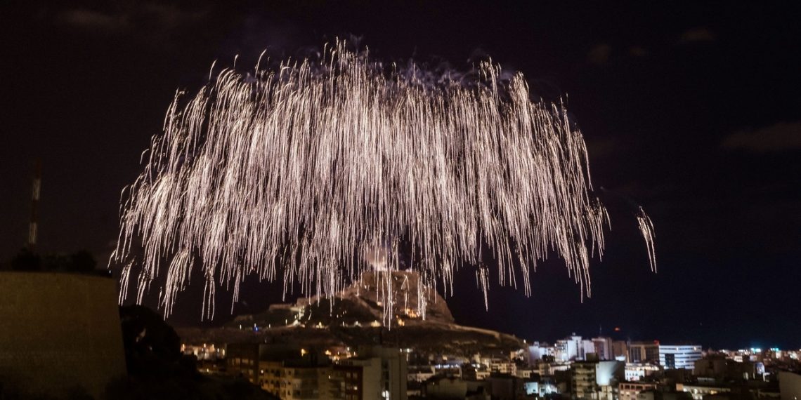 Vive las Hogueras de Alicante en À Punt: consulta la programación especial