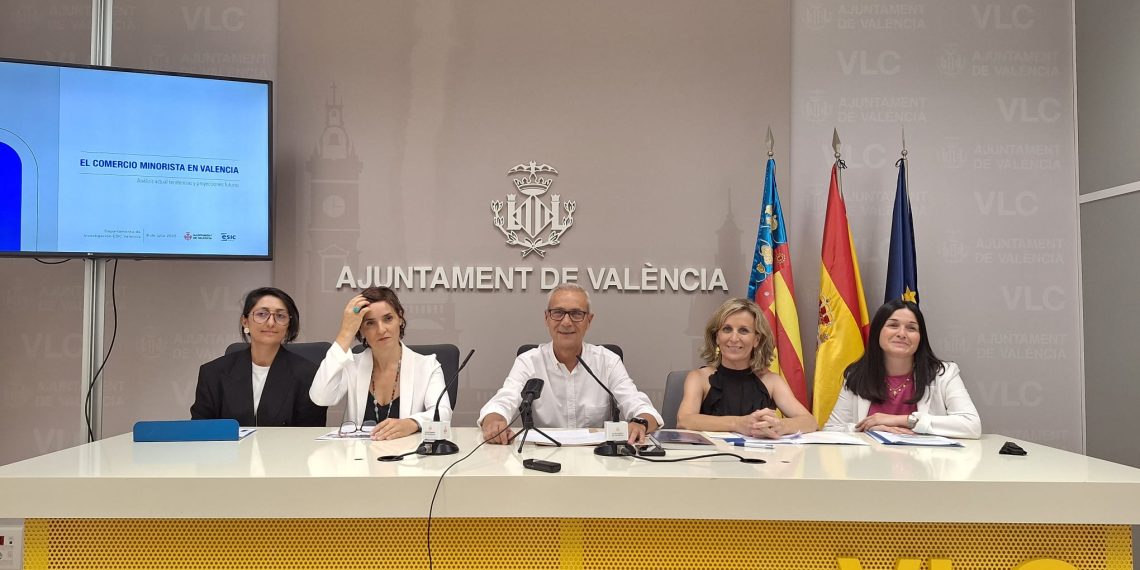 Valencia busca acciones para garantizar el mantenimiento del comercio minorista en los barrios de la ciudad