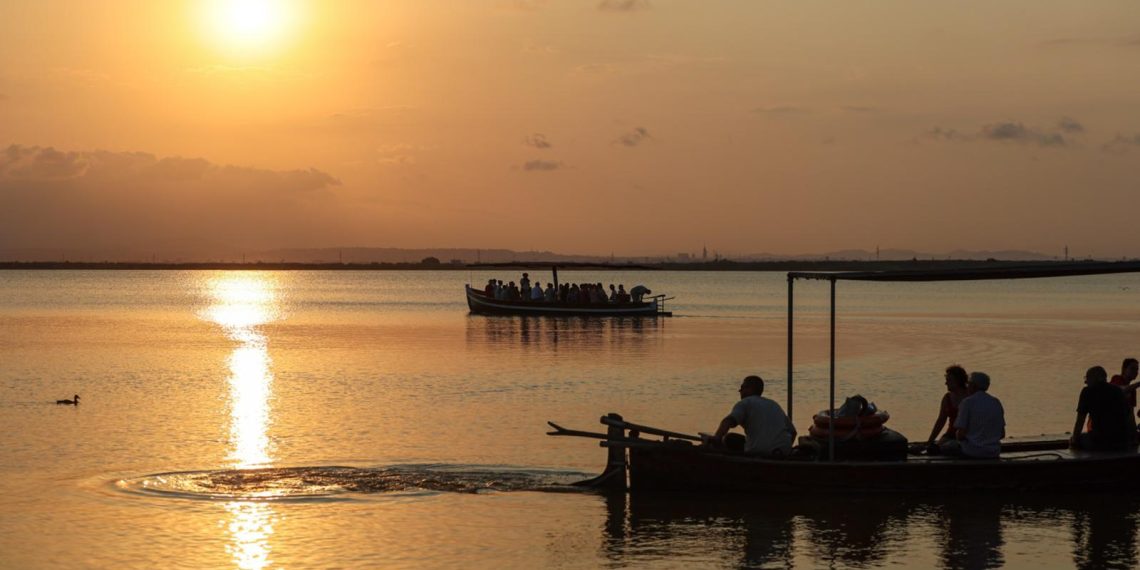 Los paseos en barca por la Albufera se consolidan como una de las grandes atracciones de la Gran Feria de Valencia 2025