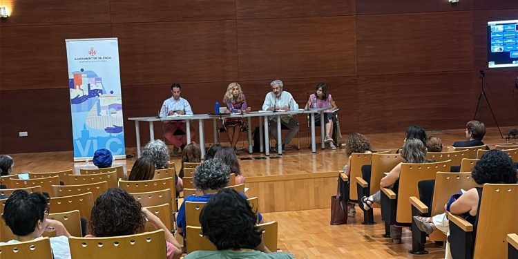 Valencia refuerza su red social con más plazas de acogida y atención a más de 76.000 personas en 2024
