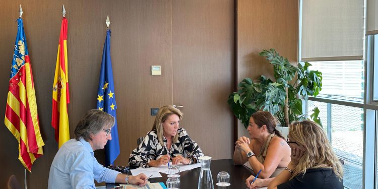 La Generalitat Valenciana refuerza el sistema público y social con más plazas, mejor financiación y seguridad jurídica