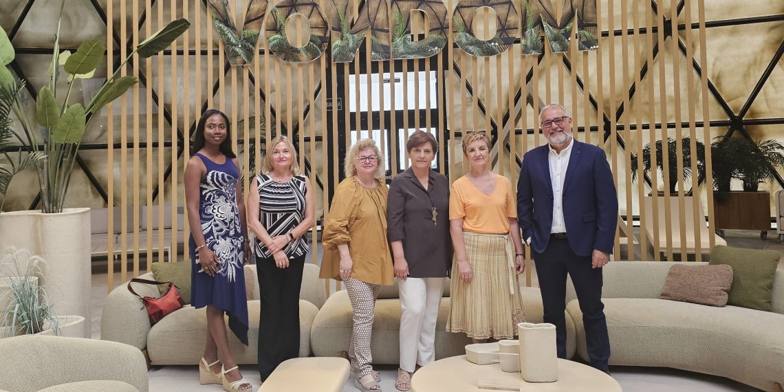 Marián Cano visita la fábrica de Vondom en Beneixida y destaca el carácter innovador de la marca