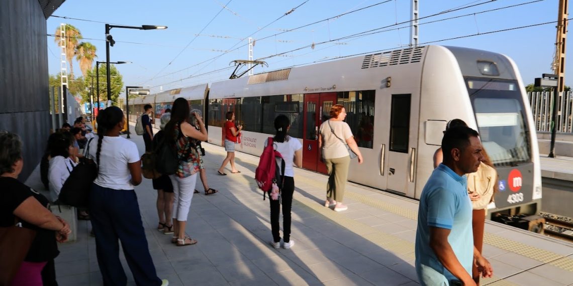 Metrovalencia roza los 100.000 viajeros en el tramo sur en su primera semana tras la reapertura
