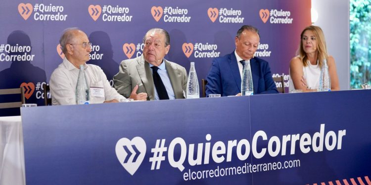 Elche se convierte en altavoz empresarial para reclamar avances urgentes en el Corredor Mediterráneo