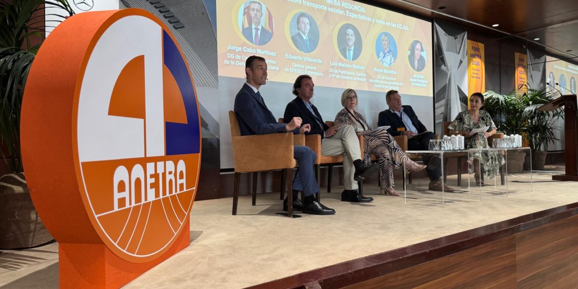 Educación refuerza el transporte escolar con más de 3 millones para 3.288 alumnos afectados por las inundaciones