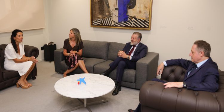 La Generalitat formaliza un crédito de 1.816 millones para cubrir pagos urgentes