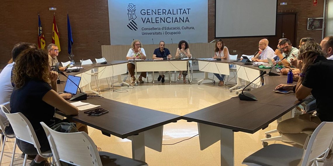 Educación mejora la estabilidad laboral del profesorado especialista con un nuevo decreto