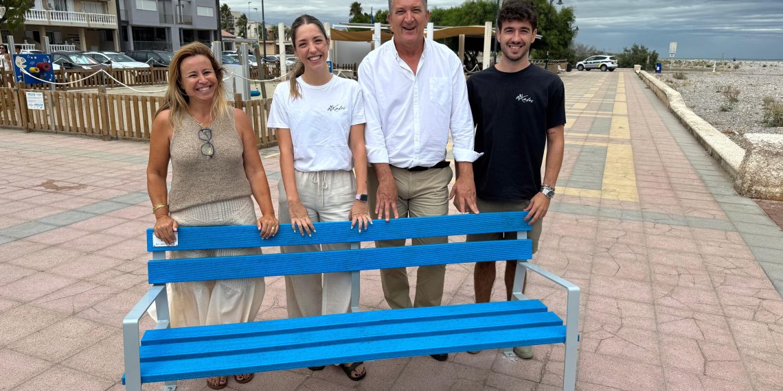 La Generalitat y entidades ambientales convierten residuos en mobiliario urbano para concienciar a la población sobre el medio ambiente