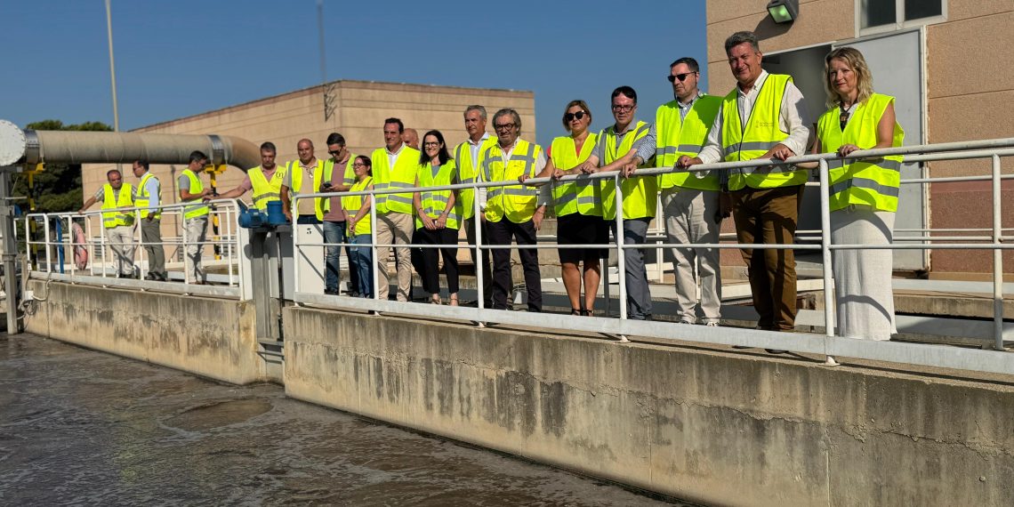 Vista general de una estación depuradora de aguas residuales, imagen de recurso.