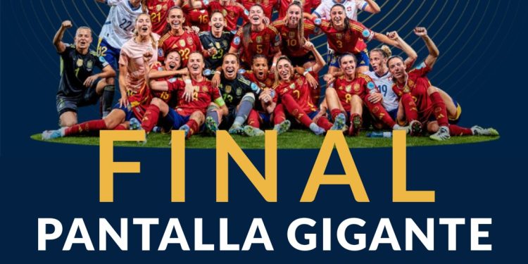 Torrent convierte la Plaza de la Libertad en una gran grada para animar a la Selección Femenina