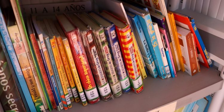 La Bibliopiscina Parc El Vedat abre de nuevo para llevar la lectura a la piscina de Torrent