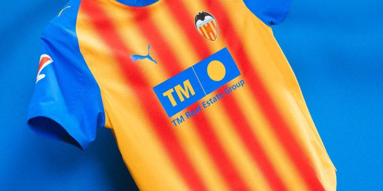 La Senyera vuelve con fuerza: así es la nueva tercera equipación del Valencia CF para la temporada 2025-26