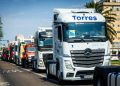 Más de 1.000 profesionales y 300 cabezas tractoras recorren la ciudad en honor a San Cristóbal, el patrón de los transportistas