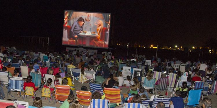Las playas valencianas se llenan de cine este verano con 38 proyecciones al aire libre