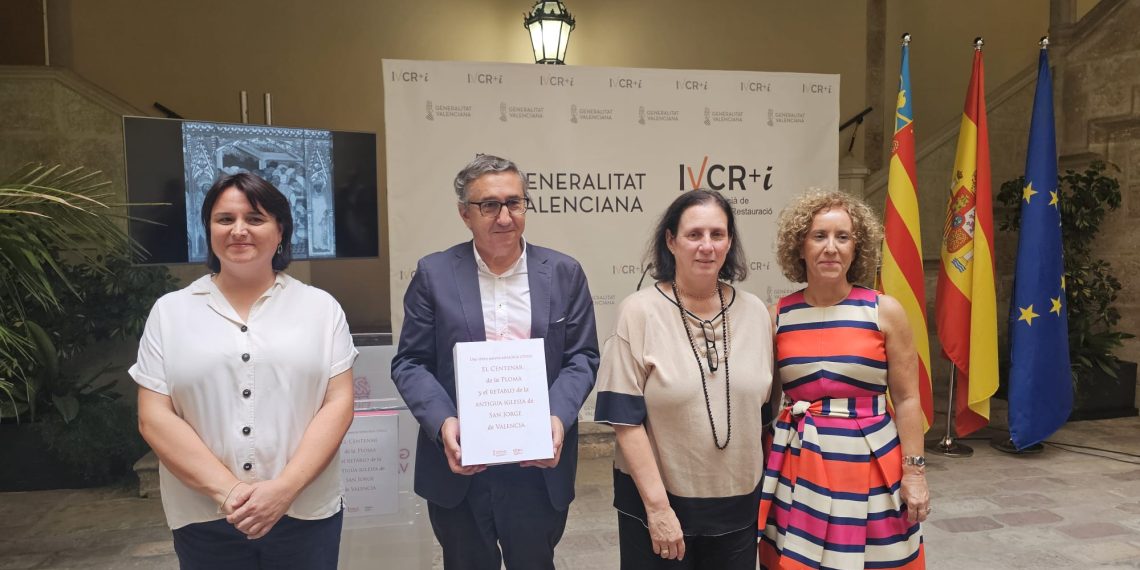 Cultura presenta el libro "Centenar de la Ploma"