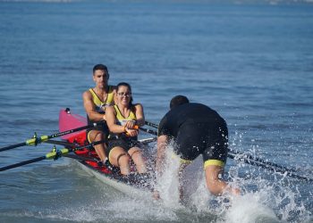 Santa Pola acoge el Campeonato Autonómico de Beach Sprint de remo con más de un centenar de remeros