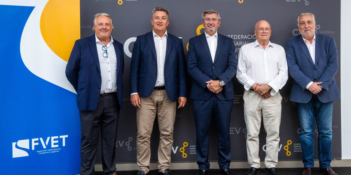 El conseller de Transportes clausura la Asamblea General de FVET junto al sector logístico valenciano
