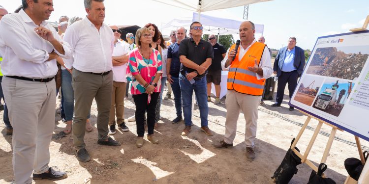 Mazón clausura el vertedero de Picassent tras retirar más del 87% de los residuos de la DANA