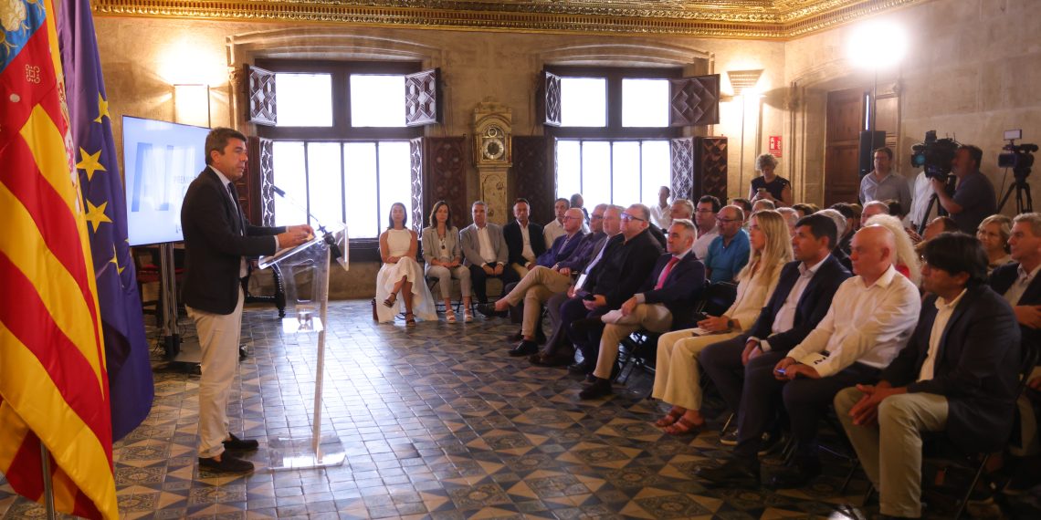 Mazón: “Apostamos por el futuro del sector primario y ponemos a su disposición todos los recursos a nuestro alcance para dar respuesta a sus necesidades”