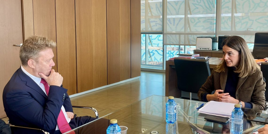 La consellera de Justicia, Nuria Martínez, junto al presidente del TSJCV , Manuel José Baeza Díaz-Portales