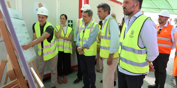 Mazón visita las nuevas infraestructuras sanitarias de Elche impulsadas por el Consell